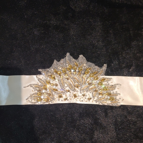 Beaded and sequined accent belt - Picture 4 of 5